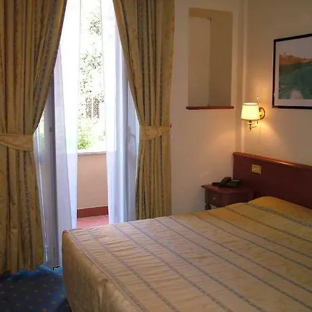 Midi Hotel